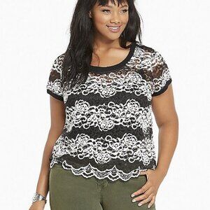 Torrid Black and White Floral Lace Short Sleeve Blouse Size 0X/12